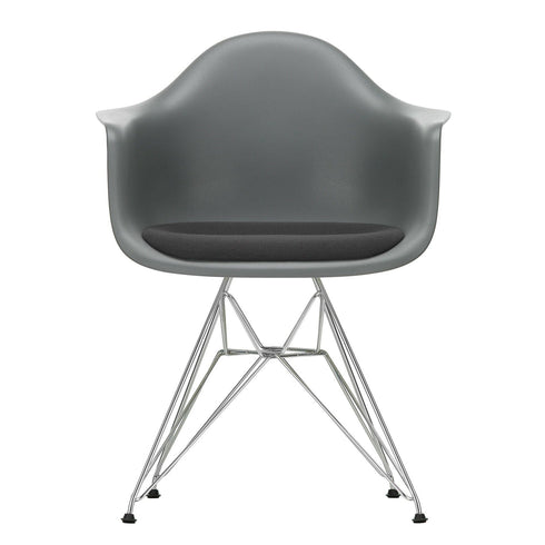 Cadeira de Braços em Plástico Eames DAR / Assento em Tecido / Base Cromada